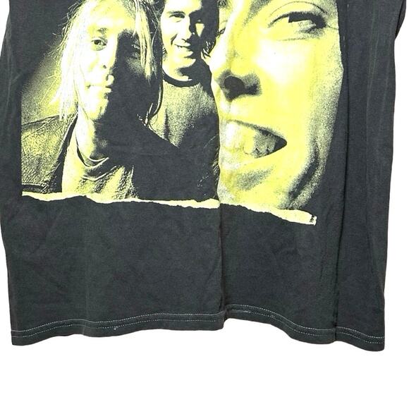 NWT Hot Topic Men’s Nirvana Torn Edge Graphic T-Shirt Size Large - Picture 4 of 6